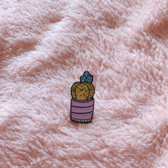 3pc Set CACTUS ENAMEL PINS - Picture 5 of 7